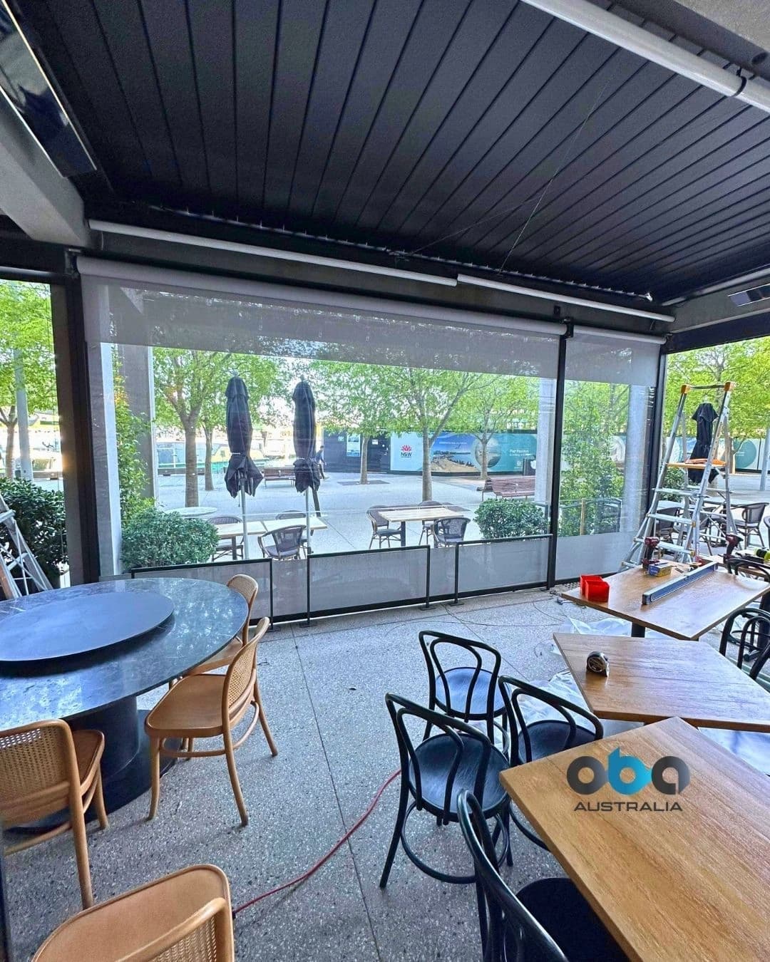 Müşterileriniz Mekânınızı Görmeden Önce Tavanınıza Bakıyor Olabilir: Kirli Tente ve Pergola Size Kaç Müşteri Kaybettiriyor? - PergoClean İşletme Rehberi yazısı, Ankara tente ve pergola temizliği görseli