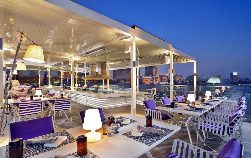 Beyaz Blackout Pergola Kumaş Neden Sararır?